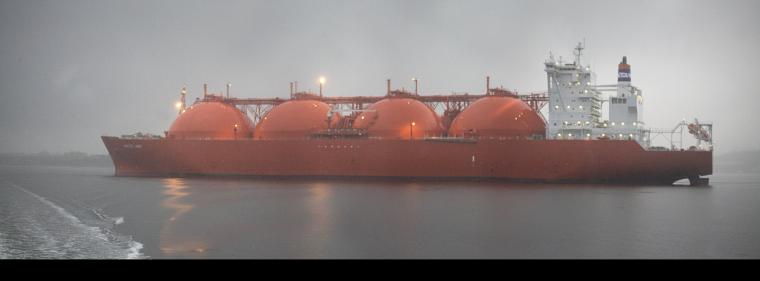 Enerige & Management > Lng-Schiffe - Erster Produktentanker von LNG-Schiff betankt