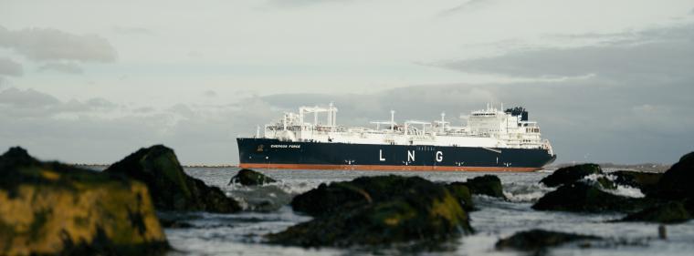 Enerige & Management > Gas - Schwimmendes LNG-Terminal in Stade soll im September starten