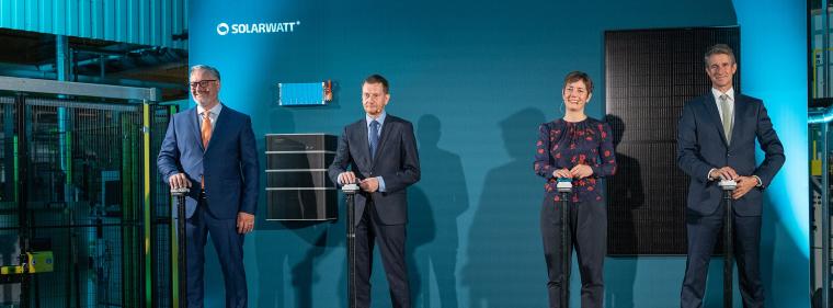Enerige & Management > Photovoltaik - Solarwatt eröffnet große Produktionsanlagen