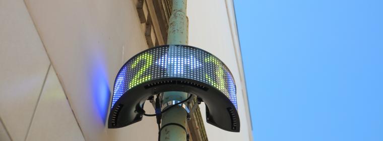 Enerige & Management > Smart City - Laternendisplay weist den Weg zum freien Parkplatz