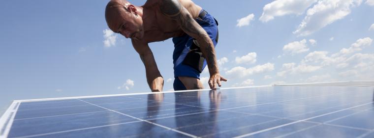 Enerige & Management > Solarbranche - Zahl der Beschäftigten nahezu halbiert