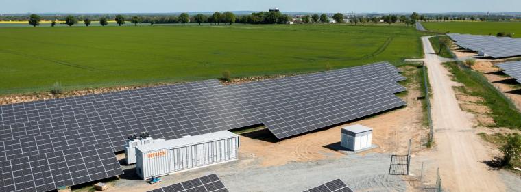 Enerige & Management > Stromspeicher - Sachsens erstes gefördertes Solar-Speicher-Kraftwerk am Netz
