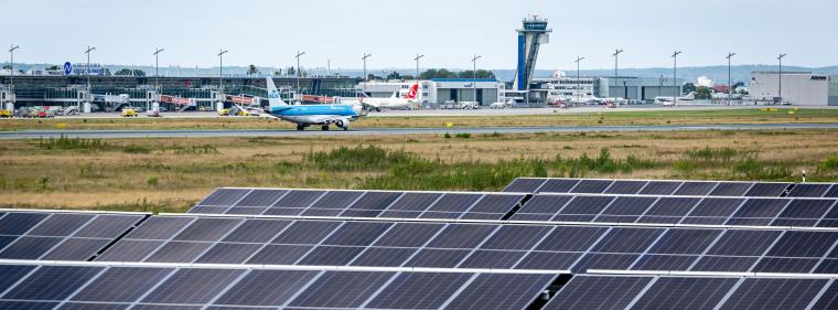 Enerige & Management > Photovoltaik - Flughafen Nürnberg zapft in großem Stil die Sonne an