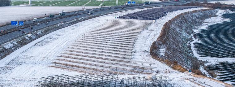 Enerige & Management > Photovoltaik - RWE nimmt Agri-PV-Versuchsfeld in Betrieb