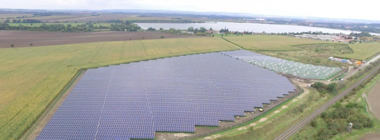 Enerige & Management > Photovoltaik - Solarpark mit Speicher kann Netze entlasten