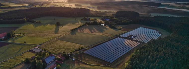 Enerige & Management > Regenerative - Solarpark mit 3-MW-Speicher am Netz