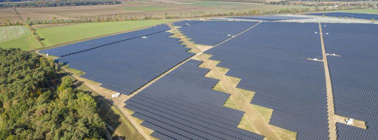 Enerige & Management > Photovoltaik - Deutschlands größter Solarpark startet Einspeisung