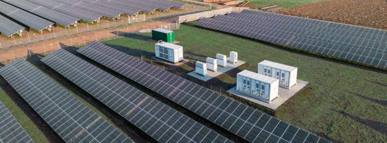 Enerige & Management > Strom - Baywa Re vermarktet Solarparkspeicher am Regelenergiemarkt
