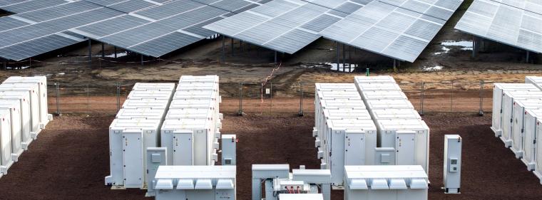 Enerige & Management > Photovoltaik - Eines der größten deutschen Hybridkraftwerke fährt hoch