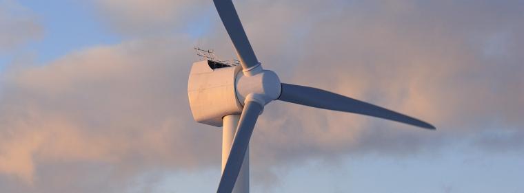 Enerige & Management > Windkraft - Erste Offshore-Windturbine in den USA errichtet
