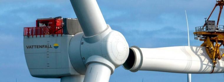 Enerige & Management > Windkraft Offshore - Letzte Turbine in Vattenfalls größtem Offshore-Windpark installiert