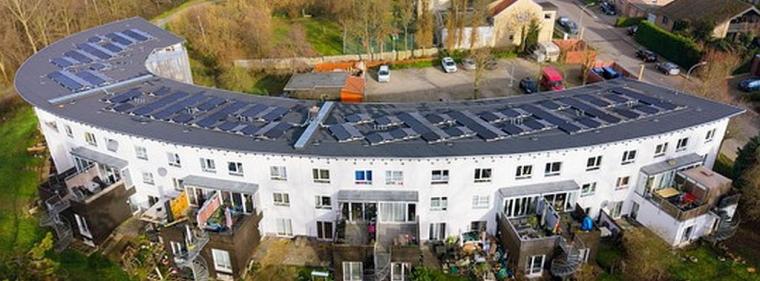 Enerige & Management > Klimaschutz - Kirche installiert PV-System für Sozialwohnungen
