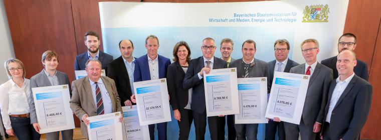 Enerige & Management > Elektromobilität - Bayern fördert erste 450 Ladestationen