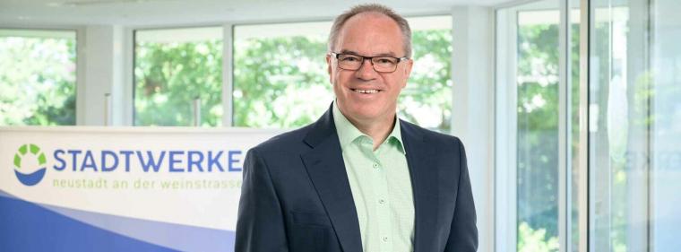 Enerige & Management > Photovoltaik - Stadtwerke Neustadt stemmen großes Solarprojekt