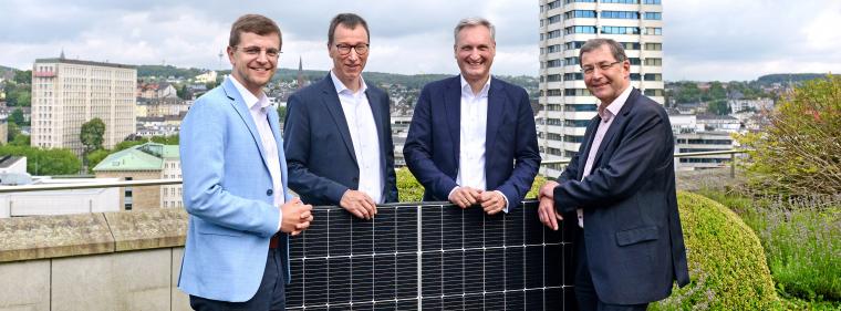 Enerige & Management > Photovoltaik - Stadtwerk bepflastert Sparkassen-Dächer mit PV