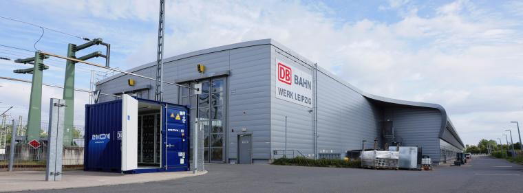 Enerige & Management > Stromspeicher - Bahn kombiniert erstmals Batteriespeicher und PV in ICE-Werk