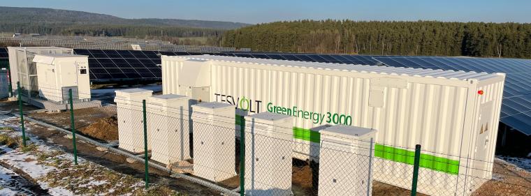 Enerige & Management > Batteriespeicher - Neuer Solarpark mit Speicher bei Braunschweig