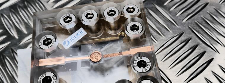 Enerige & Management > Elektrofahrzeuge - Mercedes holt sich Feststoffbatterie-Expertise ins Haus
