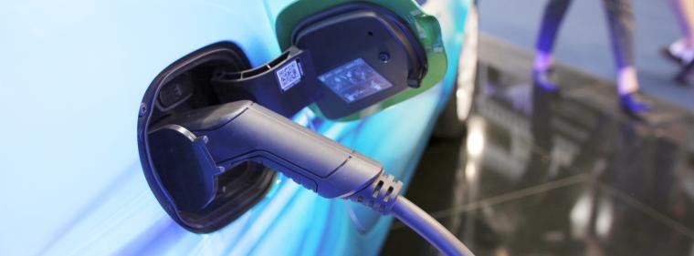 Enerige & Management > Elektrofahrzeuge - Bundesregierung senkt Förderung für E-Fahrzeuge