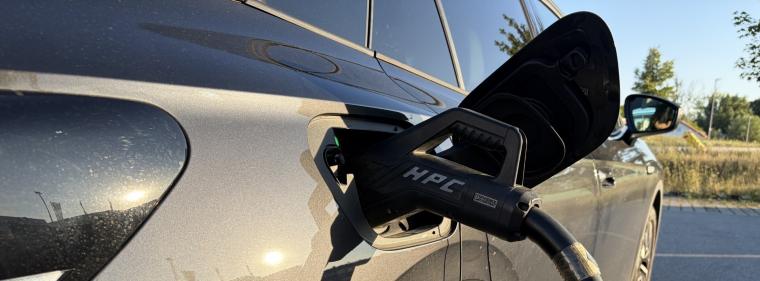 Enerige & Management > Elektrofahrzeuge - Mit Strom in den Sommerurlaub
