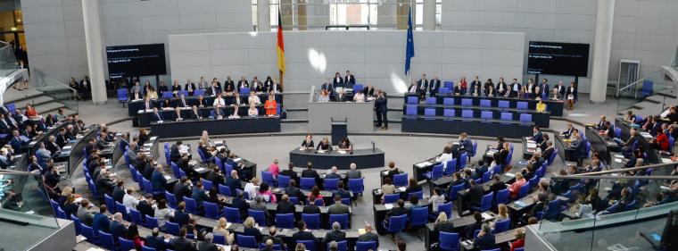 Enerige & Management > Politik - Bundestag debattiert hitzig über Gaspreisbremse