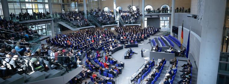 Enerige & Management > Politik - Bundestag erleichtert Bau und Betrieb von Batteriespeichern