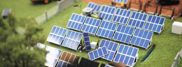 Enerige & Management > Photovoltaik - Großer Solarpark entsteht entlang der Autobahn A2 in Oelde