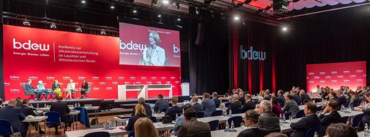 Enerige & Management > Wirtschaft - Ostdeutschland diskutiert Energieinfrastruktur