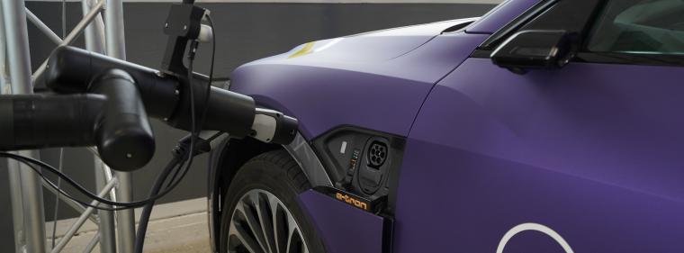 Enerige & Management > Elektrofahrzeuge - Bosch und Cariad testen fahrerloses Parken und Laden