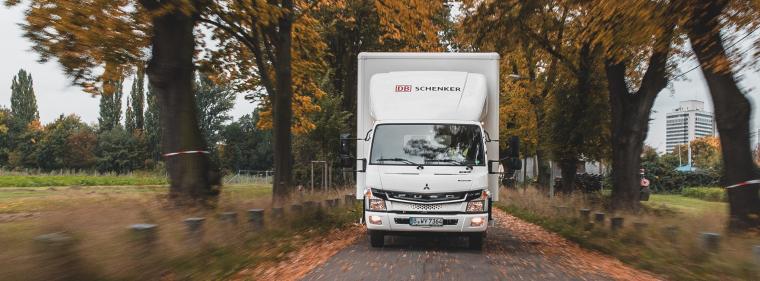 Enerige & Management > Elektrofahrzeuge - DB Schenker baut E-Laster-Flotte aus