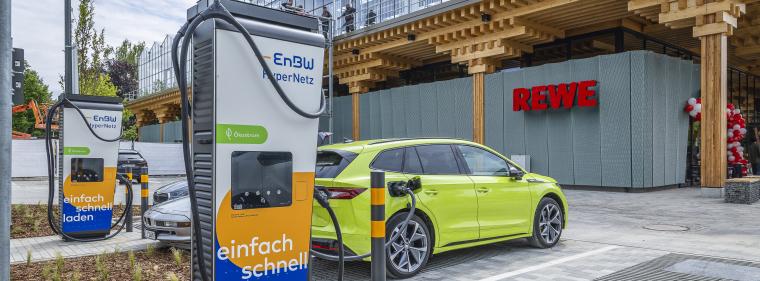 Enerige & Management > Ladeinfrastruktur - EnBW baut Schnellladenetz bei Rewe aus