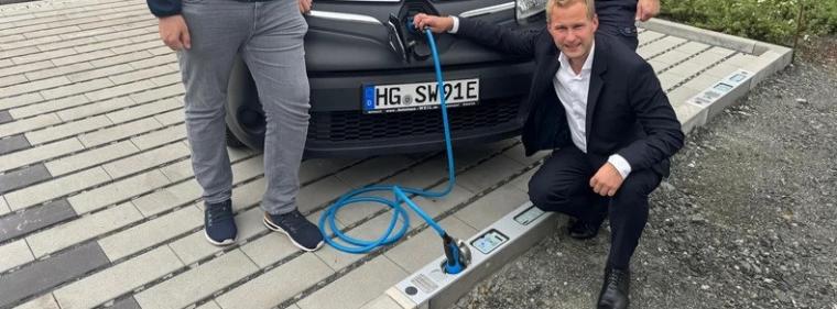 Enerige & Management > Elektrofahrzeuge - Ladebordsteine finden weitere Anhänger