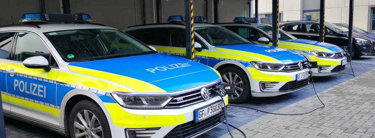 Enerige & Management > Elektrofahrzeuge - E-Flotte bewährt sich im harten Polizeieinsatz 