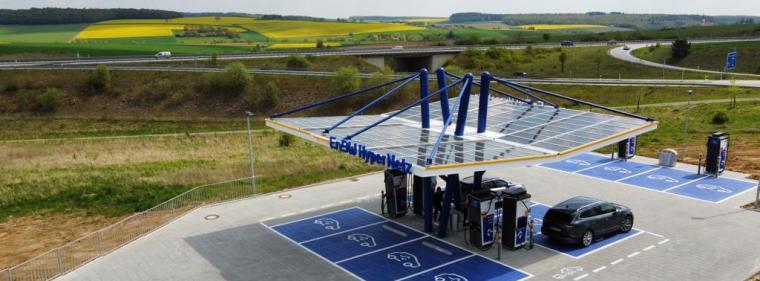 Enerige & Management > Elektrofahrzeuge - EnBW nimmt zwei Schnellladeparks in Betrieb