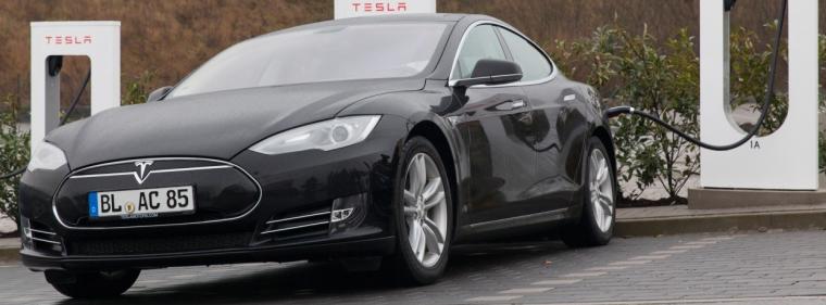 Enerige & Management > Elektromobilität - Tesla plant netzunabhängige Ladestationen