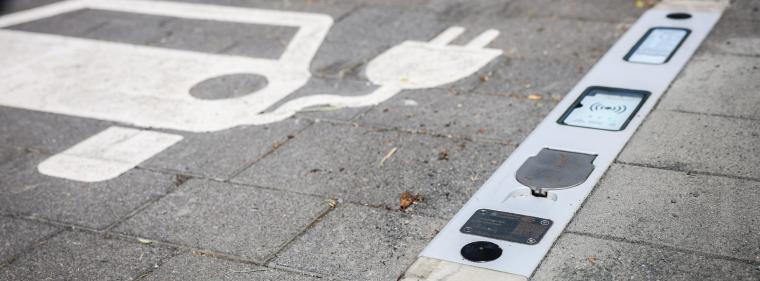 Enerige & Management > Elektrofahrzeuge - Serienreife Ladebordsteine in Düsseldorf