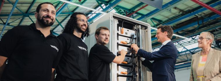 Enerige & Management > Stromspeicher - Voltfang eröffnet größte Second-Life-Batteriefabrik Europas in Aachen